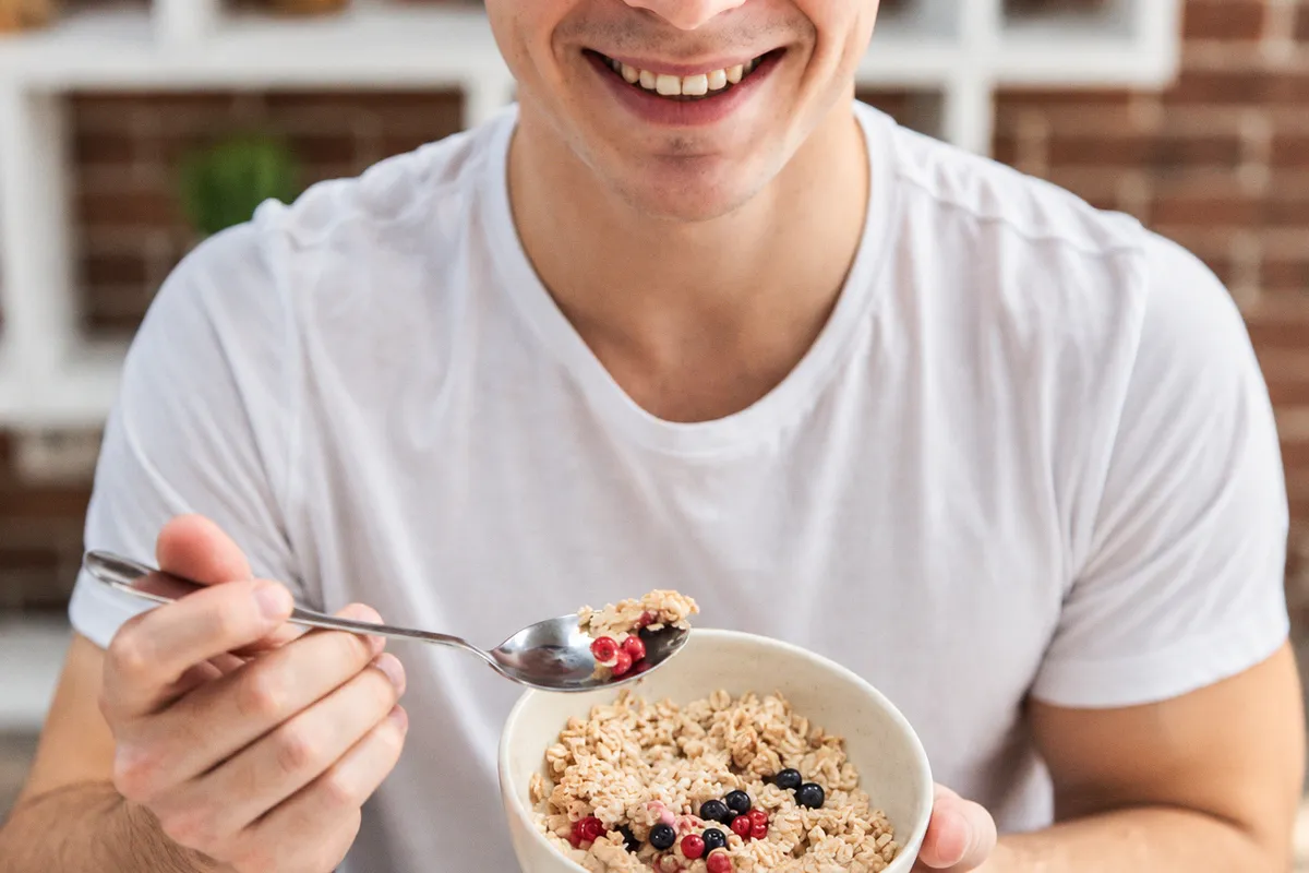 Por qué la avena es el desayuno ideal para cuidar el corazón y entrenar con energía